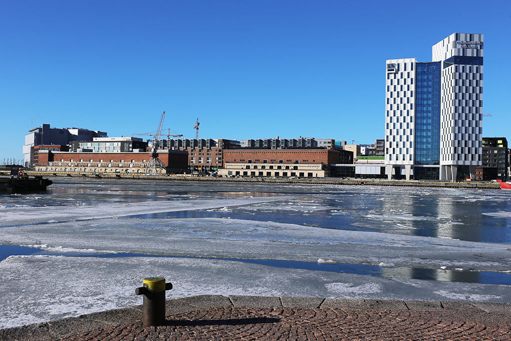 L3 warehouse on the left, seen from Hietalahti harbor. Photo: Hella Hernberg
